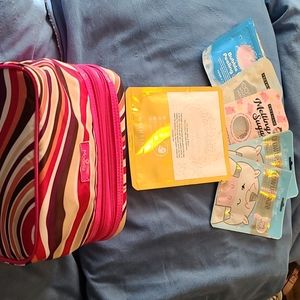 Modelle makeup case with various face wraps